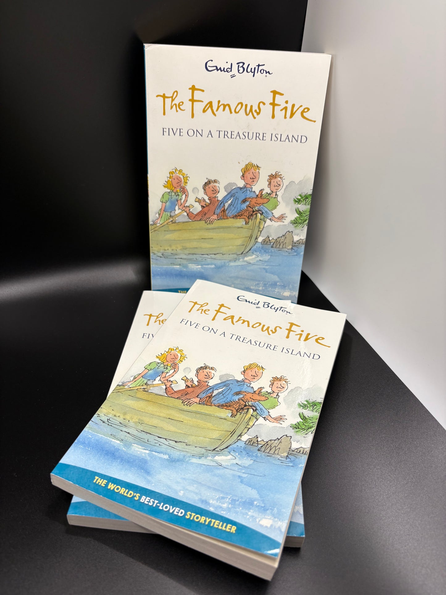 The Famous Five – Five on a Treasure Island (Enid Blyton)